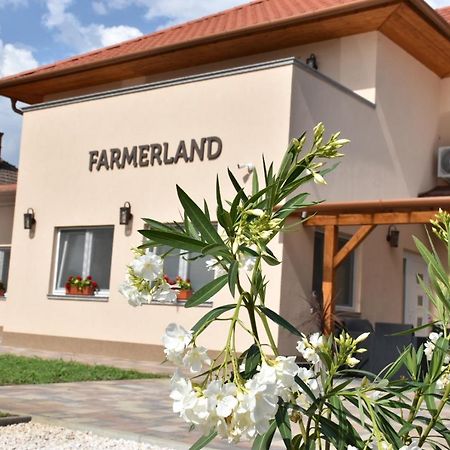 Farmerland Abádszalók Exterior foto