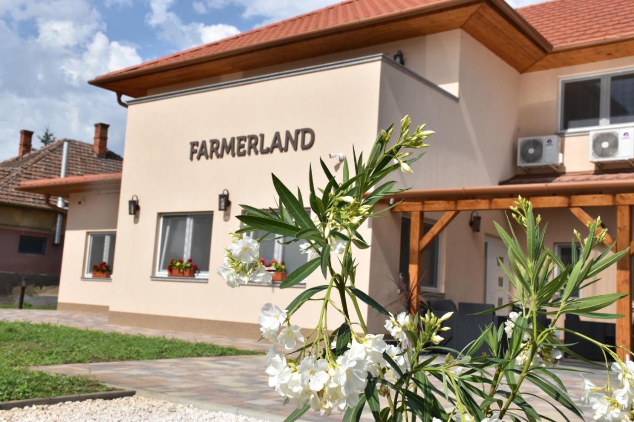 Farmerland Abádszalók Exterior foto
