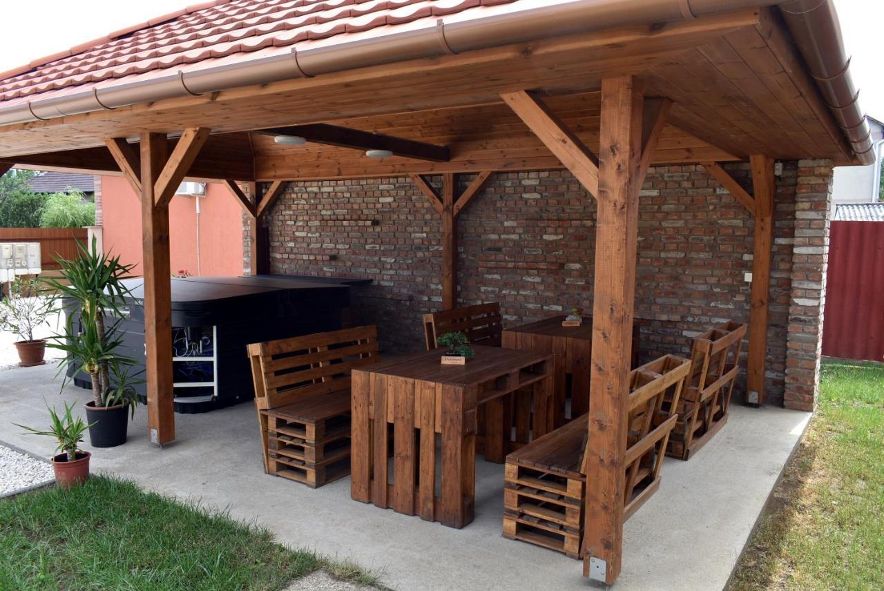 Farmerland Abádszalók Exterior foto
